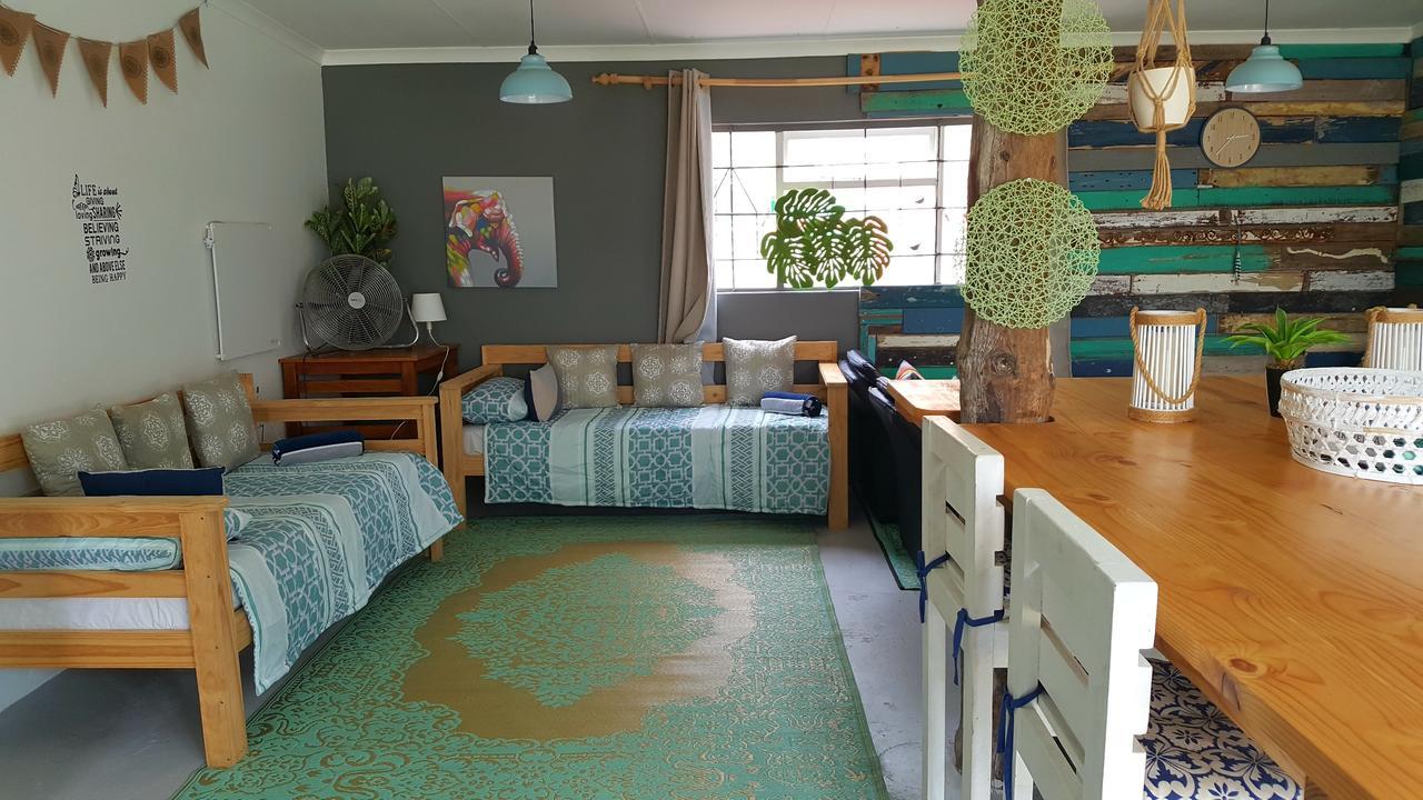 Cape Agulhas Backpackers Hostel สตรุยส์บาย ภายนอก รูปภาพ