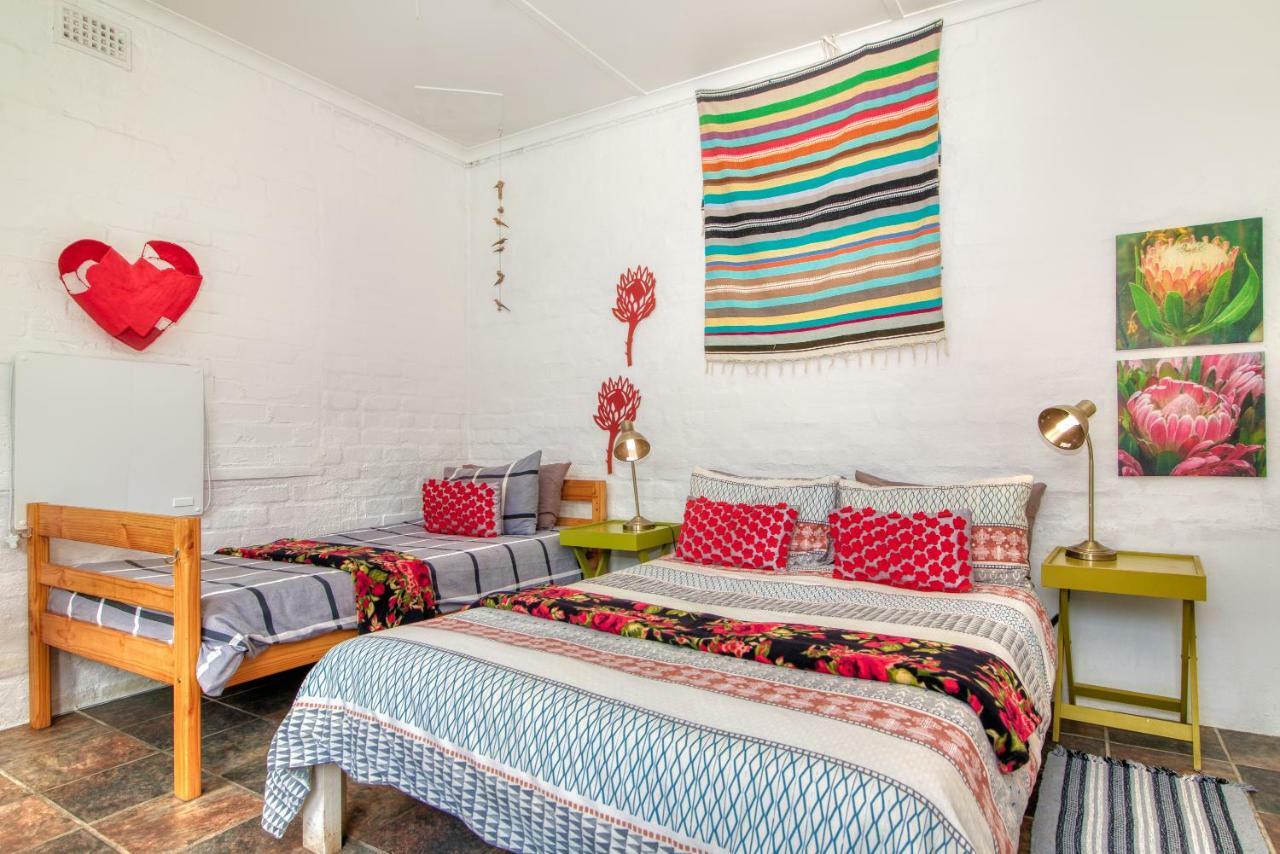 Cape Agulhas Backpackers Hostel สตรุยส์บาย ภายนอก รูปภาพ